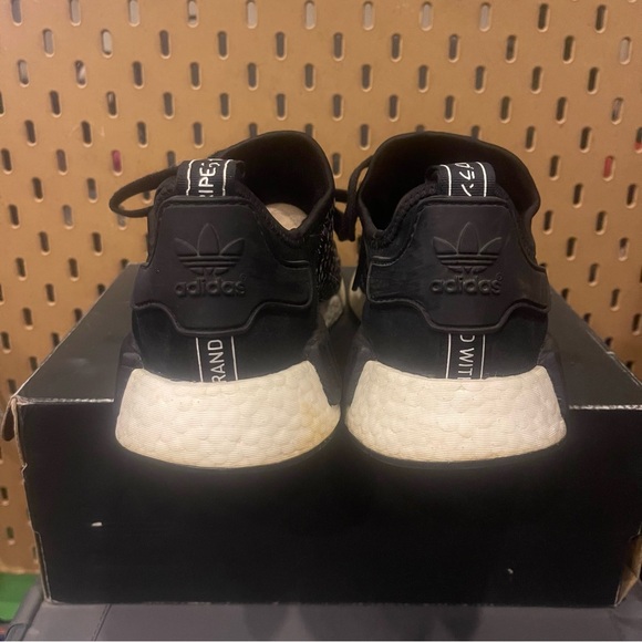 Men’s 8.5 NMD Adidas Blackout - Picture 2 of 10
